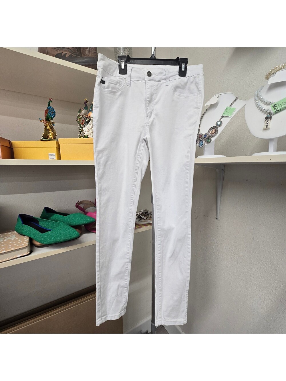 KanCan women’s size 11 white jeans